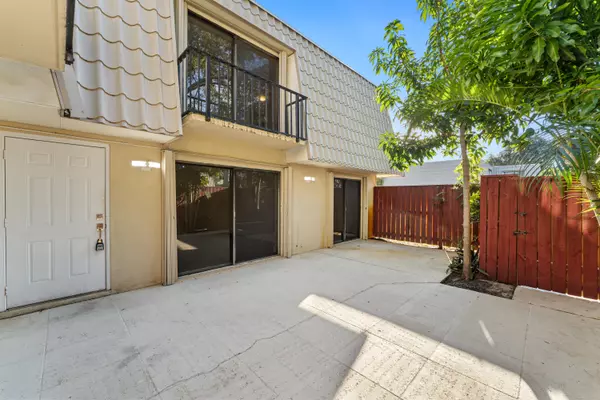 1700 Embassy DR 708, West Palm Beach, FL 33401