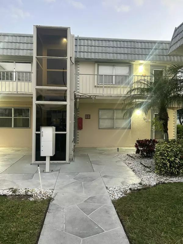 446 Brittany J, Delray Beach, FL 33446