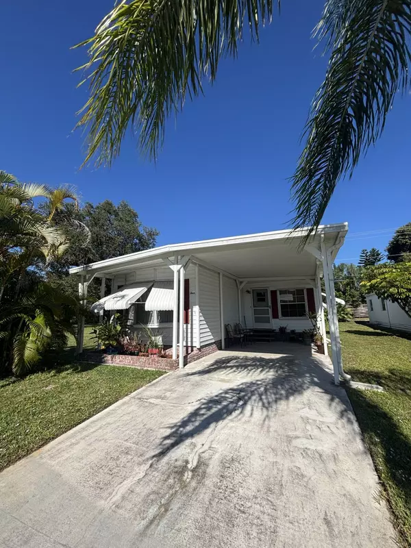 4 Cozumel Lane LN, Port Saint Lucie, FL 34952