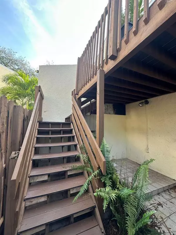 West Palm Beach, FL 33401,637 N Executive Center DR 203