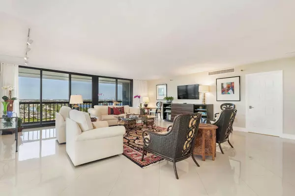 West Palm Beach, FL 33401,2480 Presidential WAY 1901