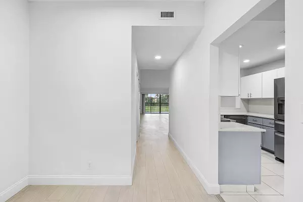 Delray Beach, FL 33484,5054 Golfview CT 1525