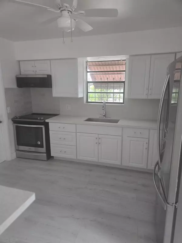 Lake Worth Beach, FL 33460,930 N K ST