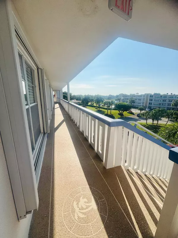 West Palm Beach, FL 33411,401 Greenbrier A