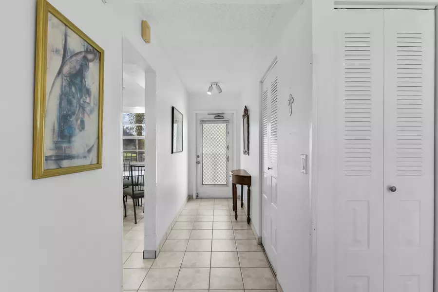 27 Abbey LN 205, Delray Beach, FL 33446