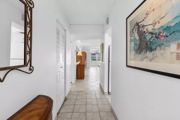 Delray Beach, FL 33446,27 Abbey LN 205