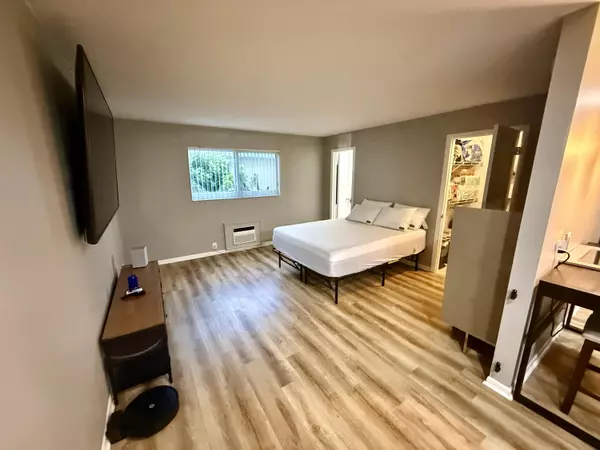 Lantana, FL 33462,1204 S E Lake DR 3