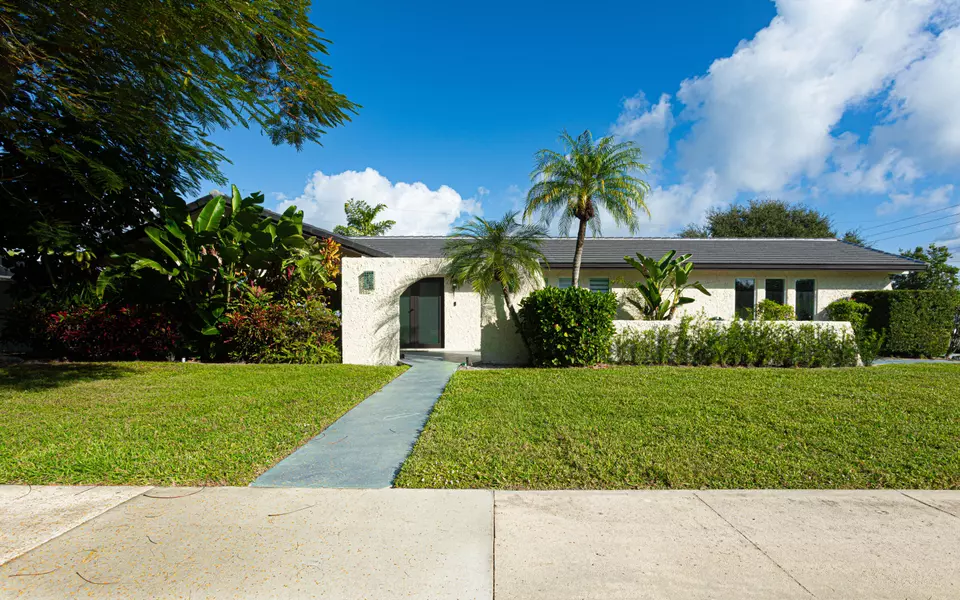 2013 Ardley RD, North Palm Beach, FL 33408
