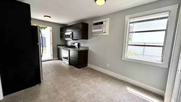 Lake Worth Beach, FL 33460,318 S K ST 5