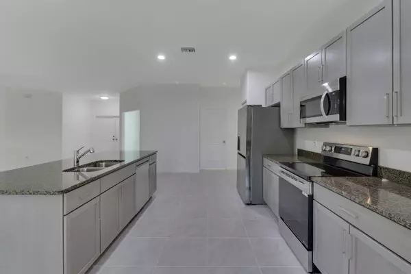 Port Saint Lucie, FL 34953