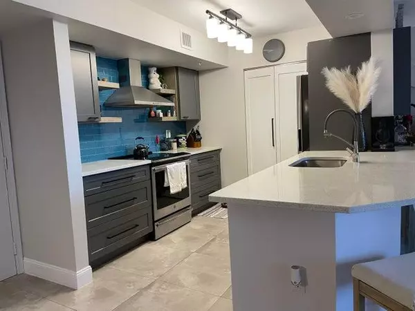 Hypoluxo, FL 33462,1200 Scotia DR 305