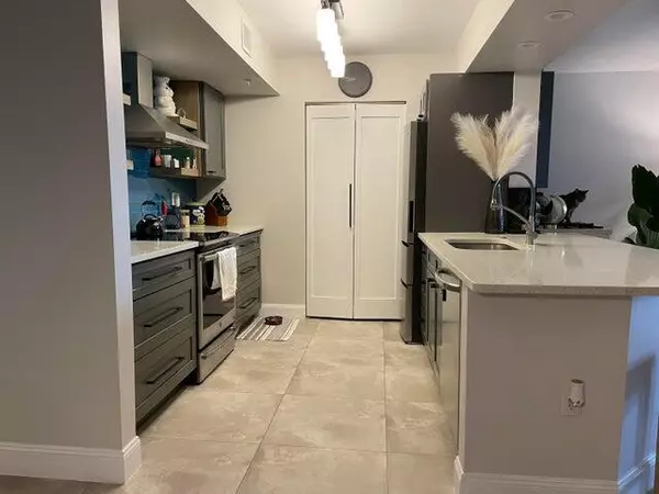 Hypoluxo, FL 33462,1200 Scotia DR 305