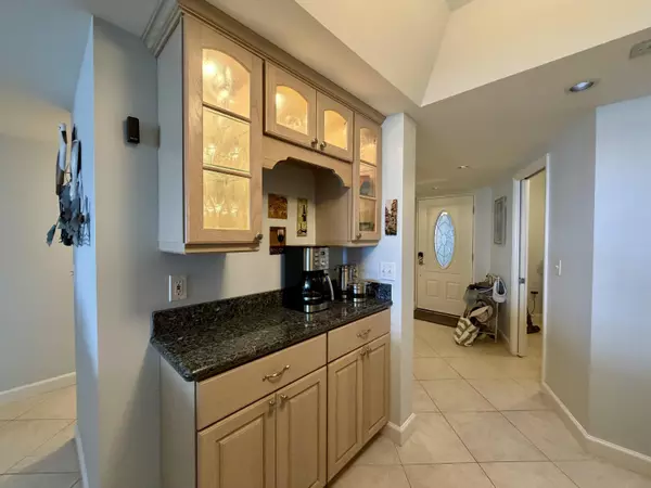 Hutchinson Island, FL 34949,4100 N Highway A1a 342