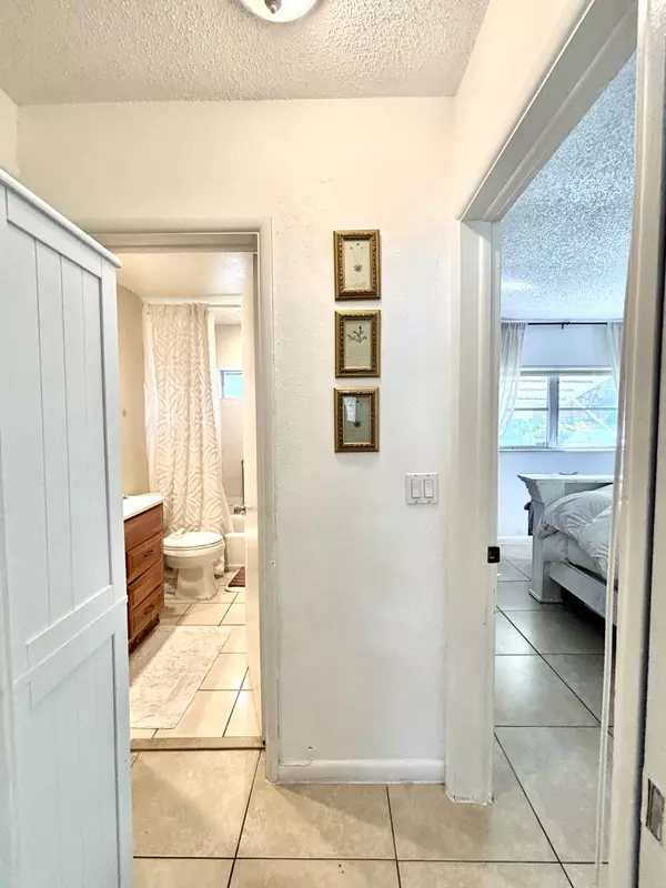 Deerfield Beach, FL 33441,262 SE 9th AVE 1-4