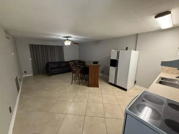 Lantana, FL 33462,127 Mayfield RD B