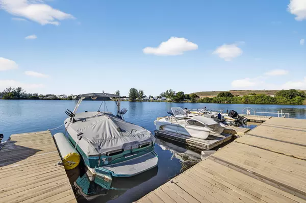 Deerfield Beach, FL 33064,4491 Crystal Lake DR 201a