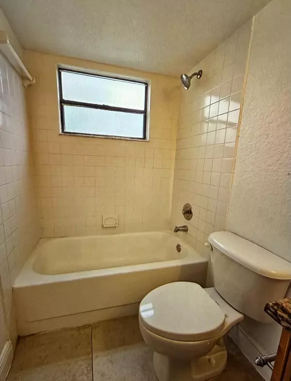 West Palm Beach, FL 33411,1661 Balfour Point DR G