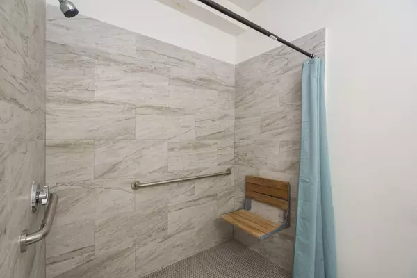 Pompano Beach, FL 33062,1020 N Riverside DR 2