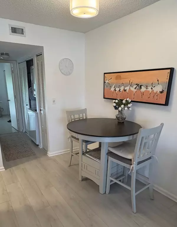 Stuart, FL 34997,540 SW South River DR 204