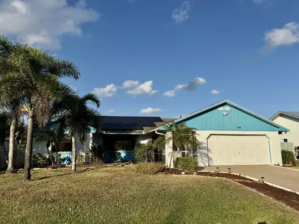 Port Saint Lucie, FL 34983,933 SE Streamlet AVE