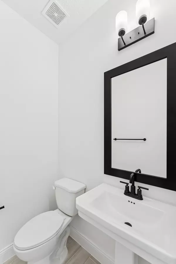 Stuart, FL 34997,174 SE Birch TER 207