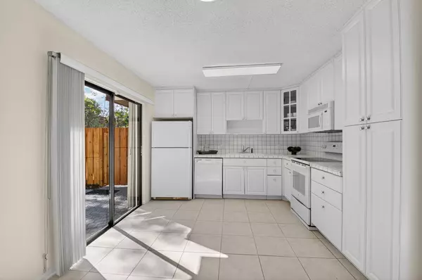 Delray Beach, FL 33445,3002 San Clara DR 6-B