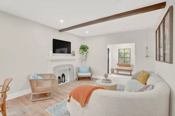 West Palm Beach, FL 33405,727 S S Fernwood DR