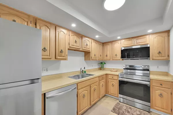 Boca Raton, FL 33434,7835 Lakeside BLVD 953