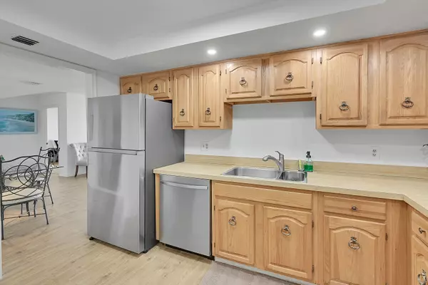 Boca Raton, FL 33434,7835 Lakeside BLVD 953