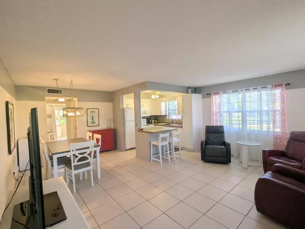 76 Dorchester D, West Palm Beach, FL 33417