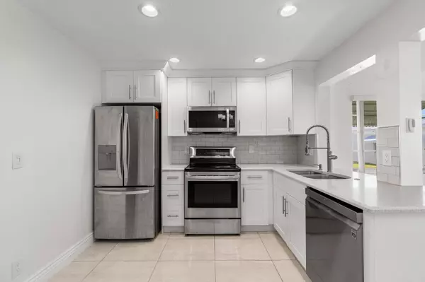 Boynton Beach, FL 33426,816 SW 18th CT