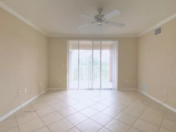West Palm Beach, FL 33411,6466 Emerald Dunes DR 203