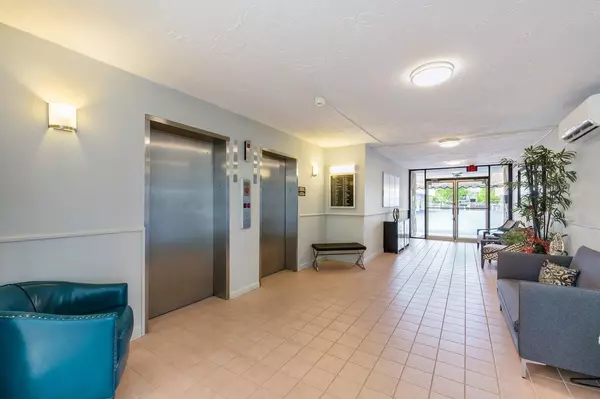 Lake Park, FL 33403,401 Lake Shore DR 406