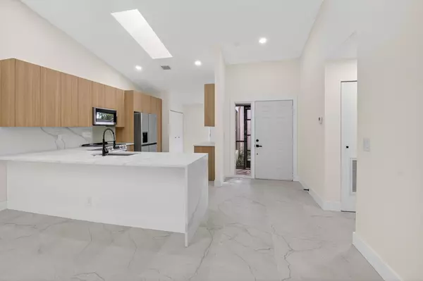 Boca Raton, FL 33496,8315 Springlake DR 8315