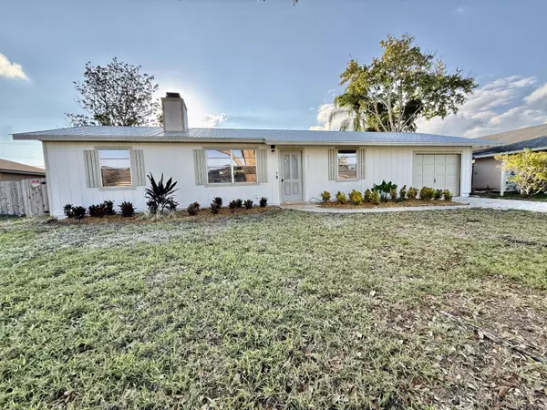 1722 SE Biddle LN, Port Saint Lucie, FL 34983