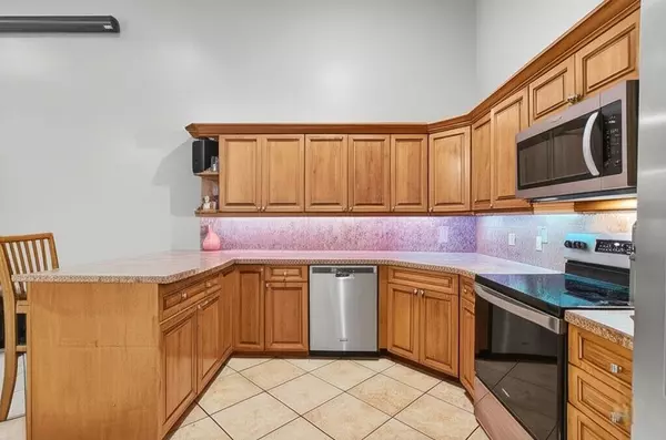 Boca Raton, FL 33496,9766 Boca Gardens Pkwy B