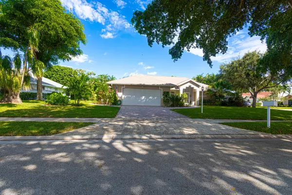2477 Par CIR, Delray Beach, FL 33445