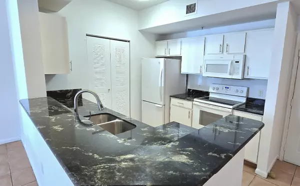 1000 Scotia DR 106, Hypoluxo, FL 33462