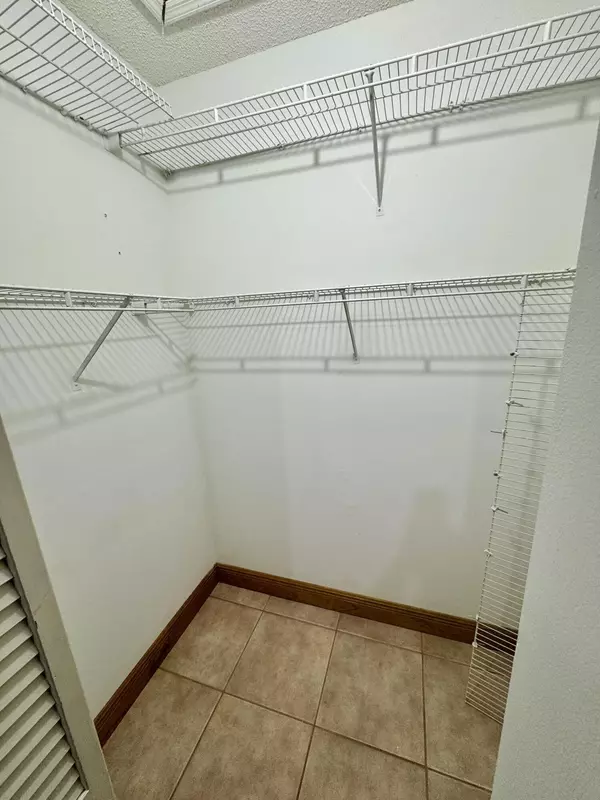 Miami, FL 33172,9189 Fontainebleau BLVD 502