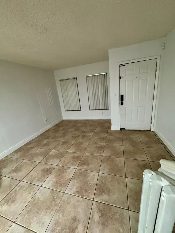 Miami, FL 33172,9189 Fontainebleau BLVD 502