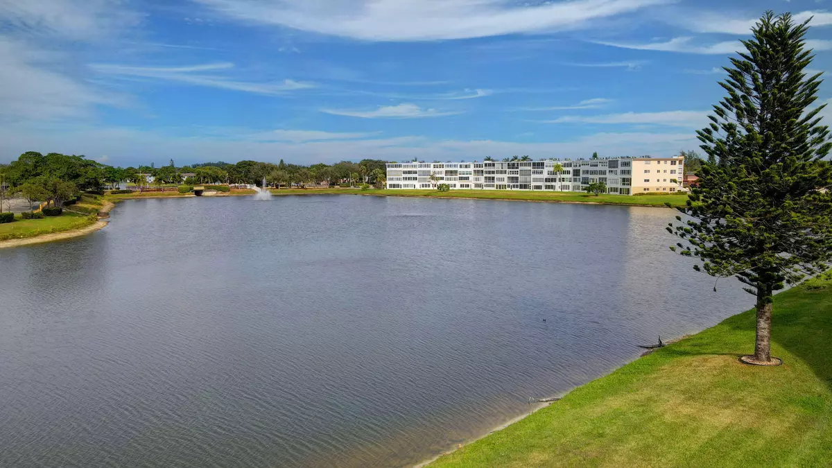 West Palm Beach, FL 33417,449 Dover C