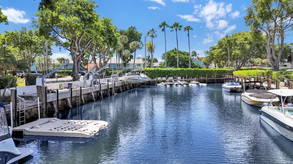 Boca Raton, FL 33487,899 Jeffery ST 302