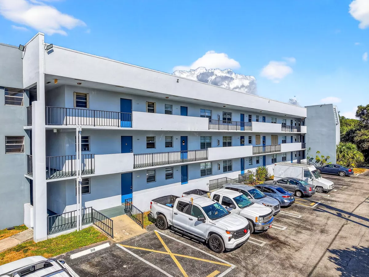 West Palm Beach, FL 33401,1630 Embassy DR 207