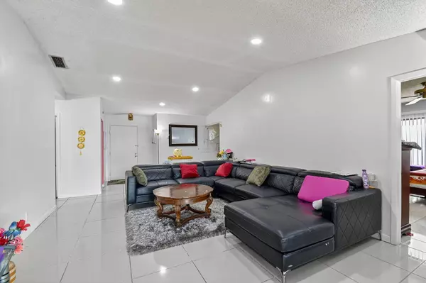 Boynton Beach, FL 33426,2 Cambridge PL