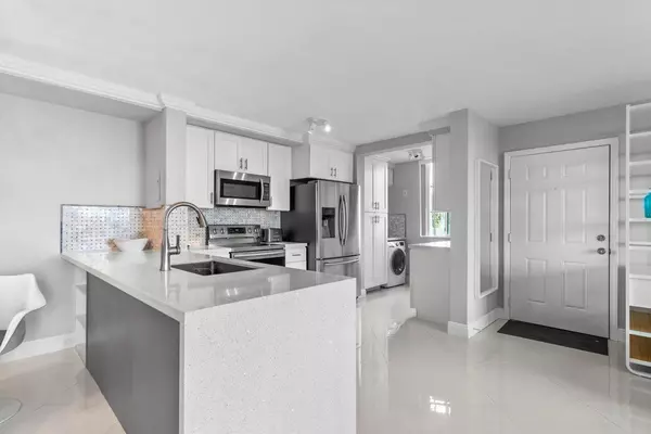 Hypoluxo, FL 33462,180 Yacht Club WAY 102