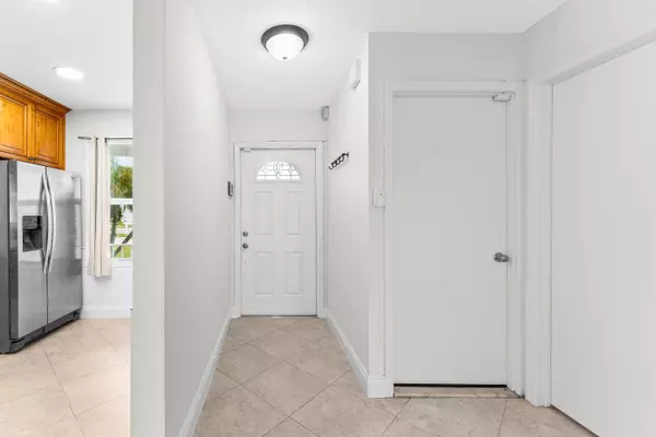 West Palm Beach, FL 33417,4729 Lakeside CIR