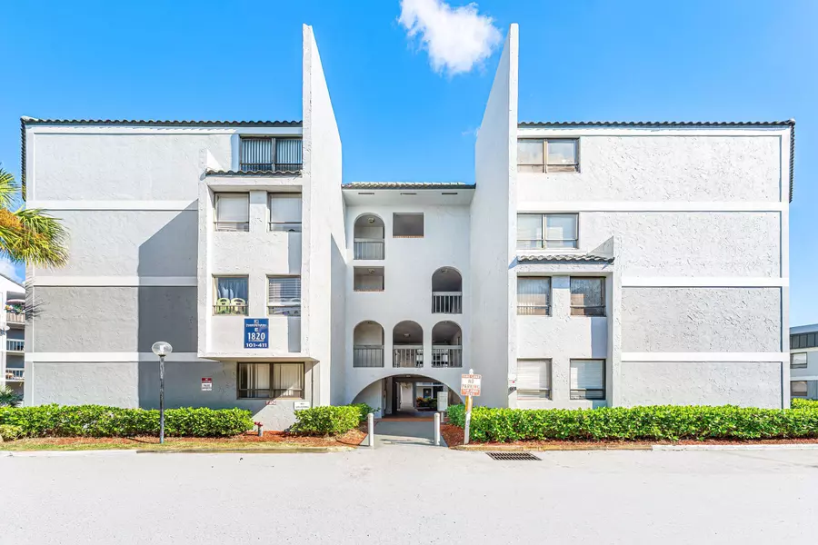 1820 N Congress AVE 304, West Palm Beach, FL 33401