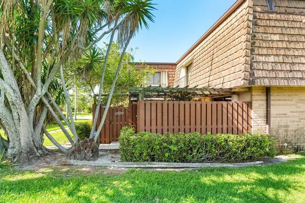 Greenacres, FL 33463,2809 28th LN