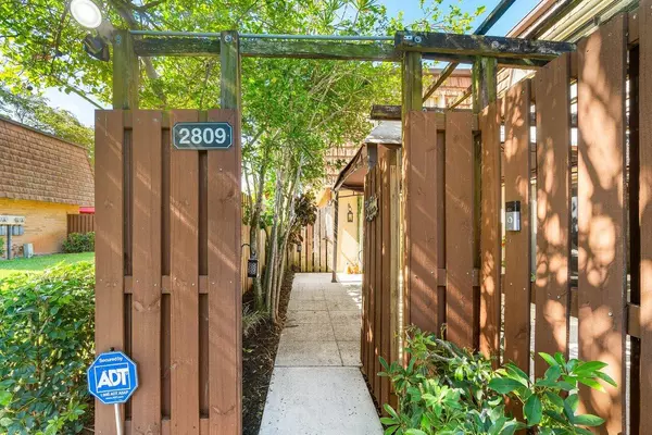 Greenacres, FL 33463,2809 28th LN