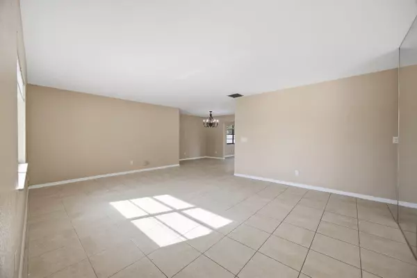 Port Saint Lucie, FL 34983,569 SE Fallon DR